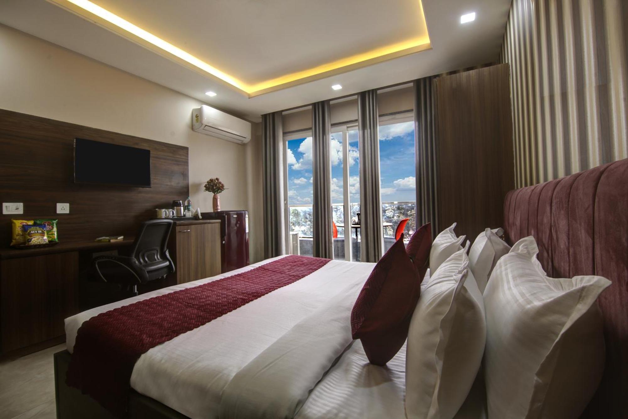 Limewood Silver Near Golf Course Road Hotel Gurgaon