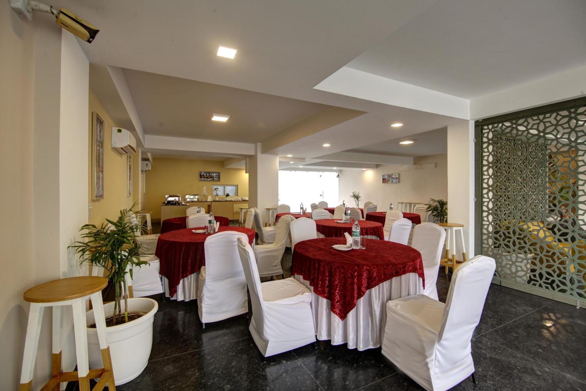 Hotel Limewood Silver Near Golf Course Road Gurgaon
